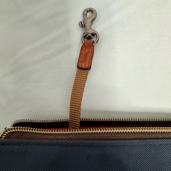 Dooney & Bourke navy crossbody bag - Picture 2 of 6